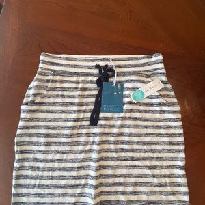 NWT, Market and Spruce, knit skirt.